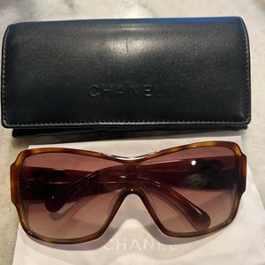 CHANEL Sunglasses